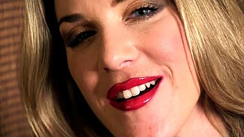 Close up MILF masturbation