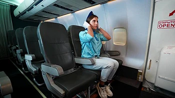 The stewardess Thea Lun got horny and masturbated on the plane.