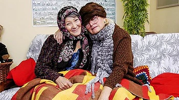 Irmchen gives a nice cunnilingus for a passionate old hottie Sofia