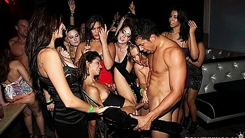 Veronica Rodriguez and Loni Evans are fucking on the sex party