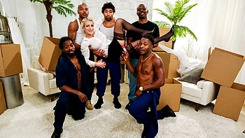 Frenchy's missionary sex