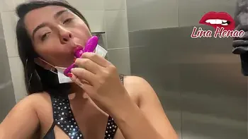 Exhibitionism - I'm a very naughty bitch so I take advantage of the fact that I'm going on a plane to masturbate until I squirt