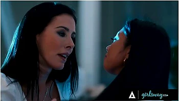 Stacked Milf Reagan Foxxs Tongue Fulfills Naughty Stepdaughter Gia Dibellas Desires