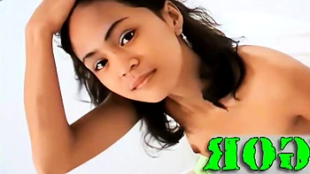 Prostitutas com seios enormes tratam um homem com muito