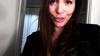 Love Chat Big Boobs Brunette Masturbating For Cam