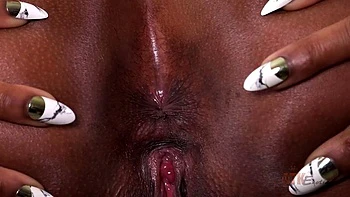 Ingenious Ivy and Pleasure's spreading ass scene