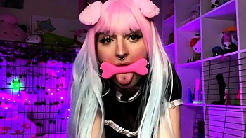 AMATEUR BIGTIT BLONDE TEEN MASTURBATES IN STALKINGS