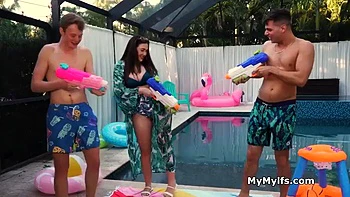 Poolside freeuse threesome fun with soon to be lonely housewife