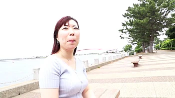 0011020_人妻 人妻熟女 着衣巨乳などが含まれている