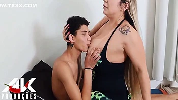 Erick Rosa In Madrasta Safada Agrada Seu Enteado Com Um Sanduiche Para Poder Agradar Ele Com O Cu Depois