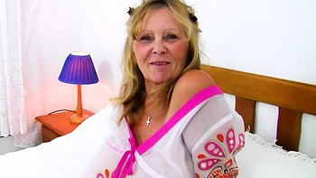 British granny Isabel gets fondled and fingered