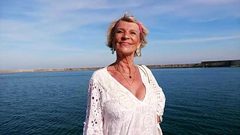 The naughty encounter of Venus, 27, with the seductive Grey… - Jacquie et Michel TV