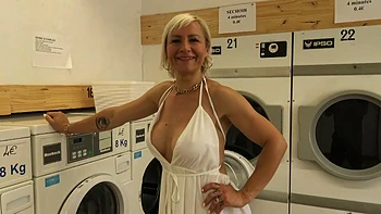 Eva gets lost in sensuality with Lyia... - Jacquie et Michel TV