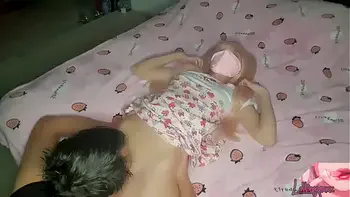 Hijastra! Me encanta mi vestidito nuevo, creo que a mi papi no mucho por que me lo levanta