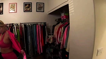 Amateur Big Boobs jerks Big Dick