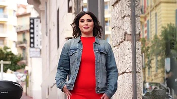 Red Lily is definitely addicted to sex... - Jacquie et Michel TV