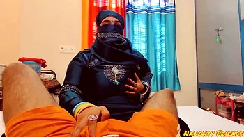 Desi Stepsister Salma Gives Hot Blowjob to Brother - Homemade Indian XXX Masti