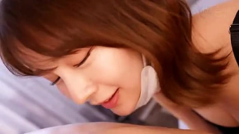 美形お姉さんが手マンで愛液溢れてクンニで感じて男の乳首舐めやフェラ