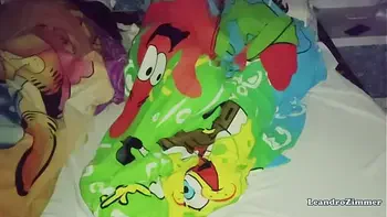 Esposa coloca una cámara escondida por que sabe que su esposo le es infiel con su hermanastra en las noches / descubre que se la folla hasta en la misma cama / LeandroZimmer / ChloeBearwolf