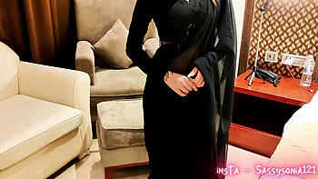 Hot Indian Stepmom Teases Cock For Fast Cum Fountain - Sassysonia