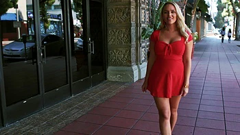 Alexis Monroe rubia monta duro con lencería sexy