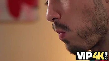 Brünette Alex Romero wird geleckt und mit großem Schwanz gefickt