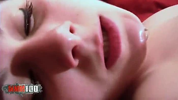 Velho pervertido fode forte o cu apertado da jovem francesa morena