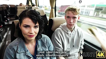 Charlie Dean follado con su enorme polla blanca en público