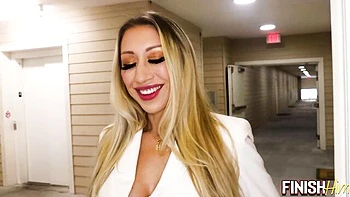 Harlow Wilde folla tetas con doble corridas encima