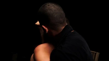 Adolescente morena chupando e sendo fodida hardcore