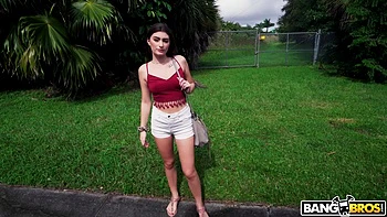 Brune baise pour de l'argent