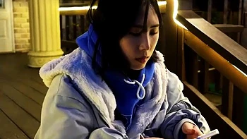 Busige japanische Teen wird hart gefickt