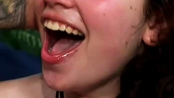 Teen amadora cavalgando pau grande estilo cowgirl