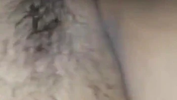 Amateurfick mit behaarter Brünette Desi Style