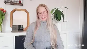 Ersties: Amateur Blonde Babe Stimulates Her G Spot