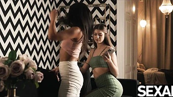 Olivia Sparkle's Erotic Lesbian Pussy Licking