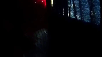 Moreninha indiana peluda ao meu lado tira a roupa e segura meu pau