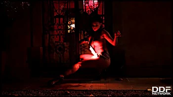 Piro maníaca morena folla sus grandes tetas al aire libre