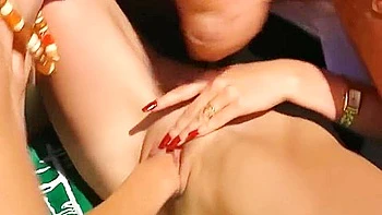 Deutsche Teens draußen gefistet und doppelt penetriert