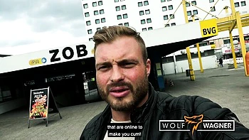 Sidney Dark fickt Mutter am Bahnhof in der Öffentlichkeit