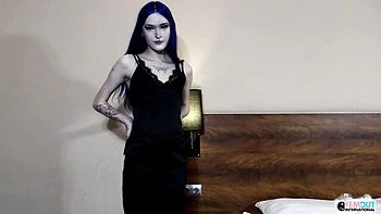 Smiling Malvina Masturbates in Pantyhose