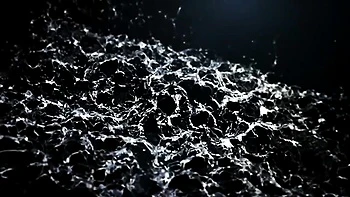 Лизкий жадно пьет мочу в лесбийских играх