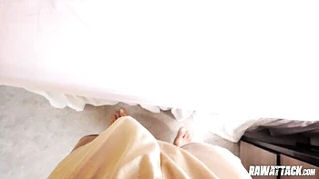 Милф Линзи Райдер из Raw Attack сосёт большой член в POV