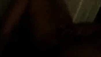 Сучка-мать лбом трахнута огромным черным членом