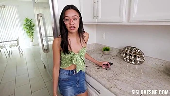 Jade Kimiko's Amateur POV Pissing Blowjob