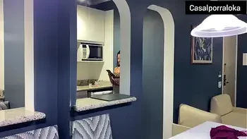 Karen oliver se vinga da amiga safada.colocando ela para foder com dois negao enquanto ela coxila