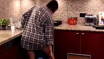 Mamá asiática peluda follada y corrida