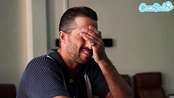 Milf barista disfruta anal, rimming y facial