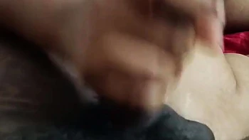 Mallu Chechi Seduces Husband’s Friend With Handjob