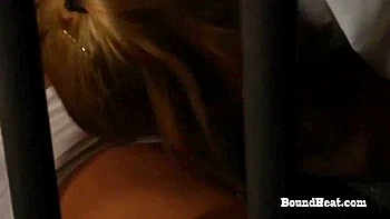 Maîtresse femdom européenne teen aux gros seins domine